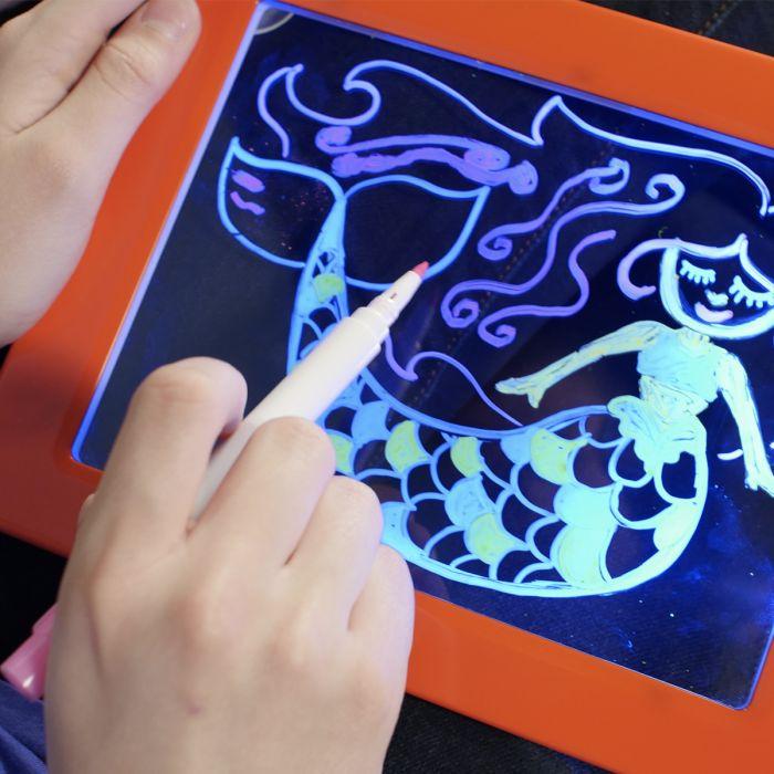 The LED writing screen that lights up your drawings and wipes clean Magic Pad